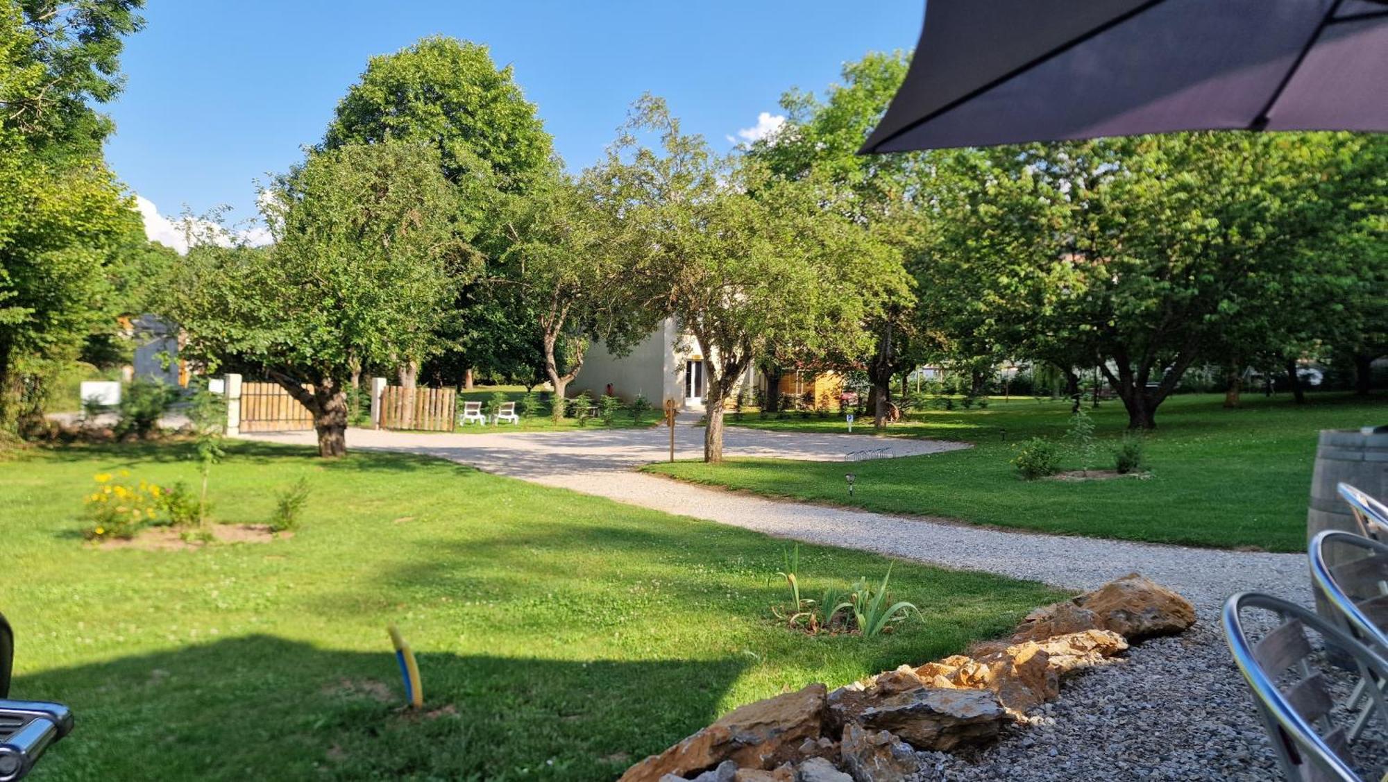Gite L'Enclos O Rendez-Vous Roquefeuil-Pays De Sault- Avec Jardin ภายนอก รูปภาพ